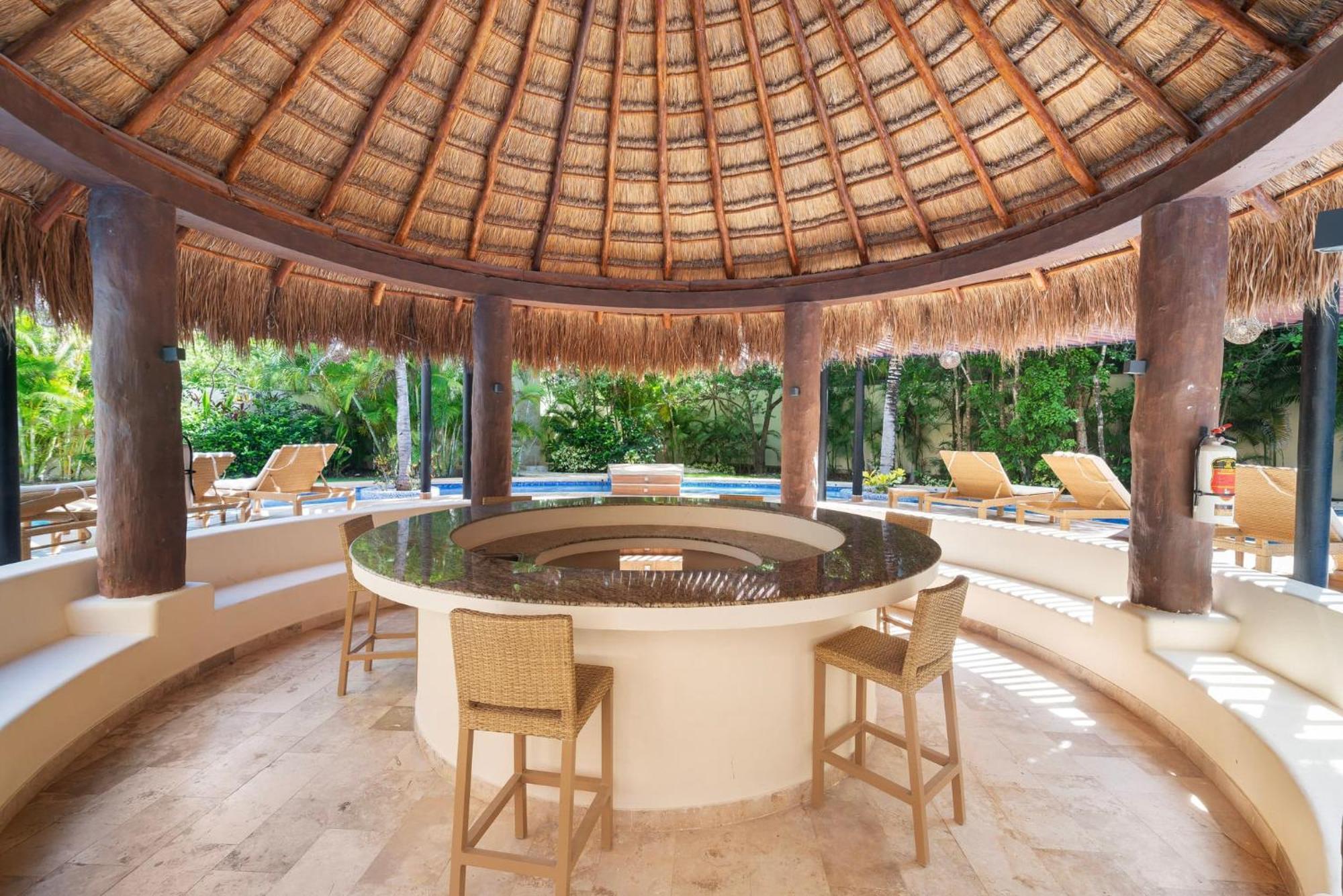 Tropical Haven - Luxury Apartment With Private Rooftop Pool And Amazing Pool View 图卢姆 外观 照片